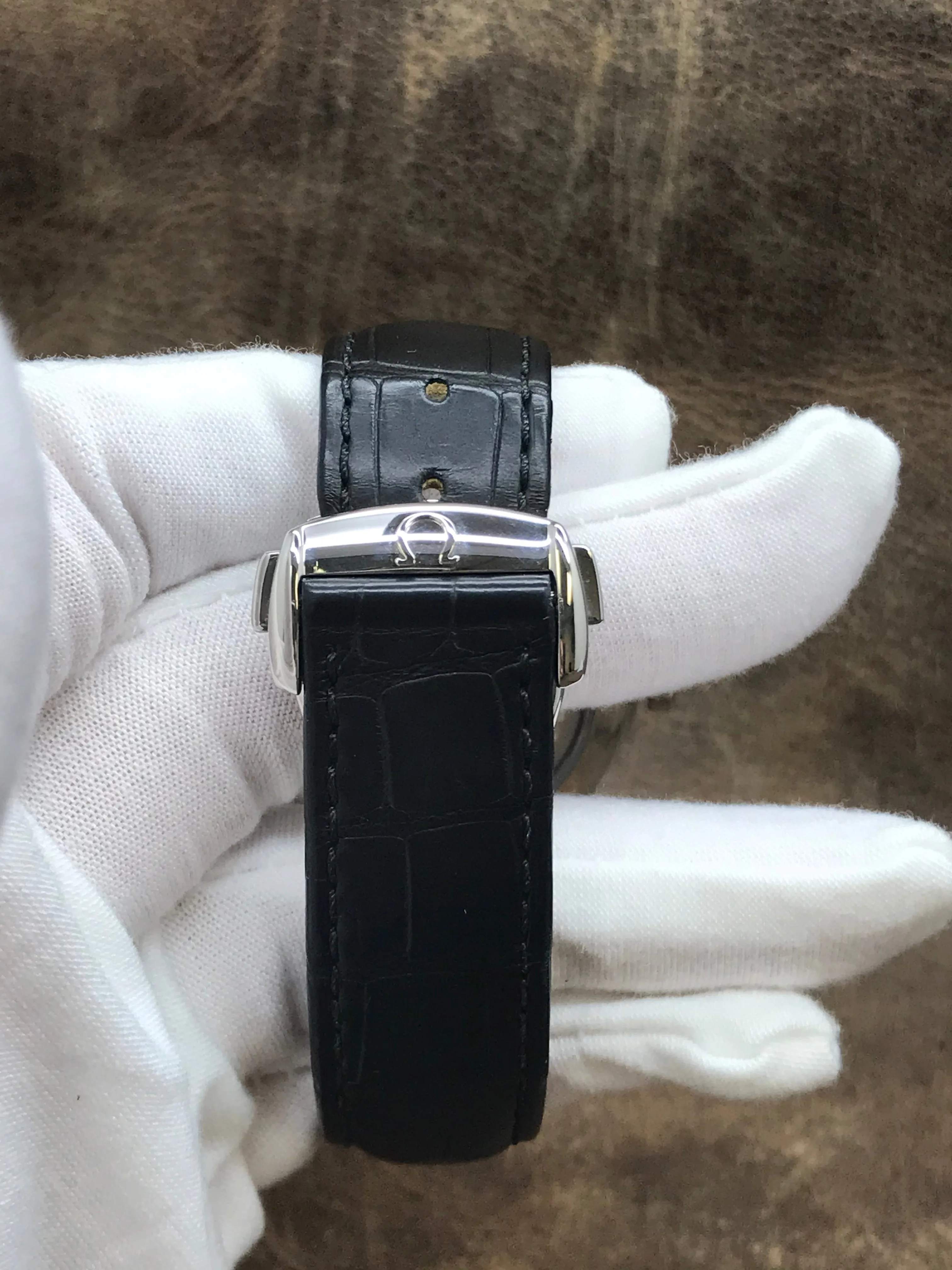 Omega De Ville Hour Vision 431.33.41.21.01.001 Black & Silver Dial Automatic Men's Watch