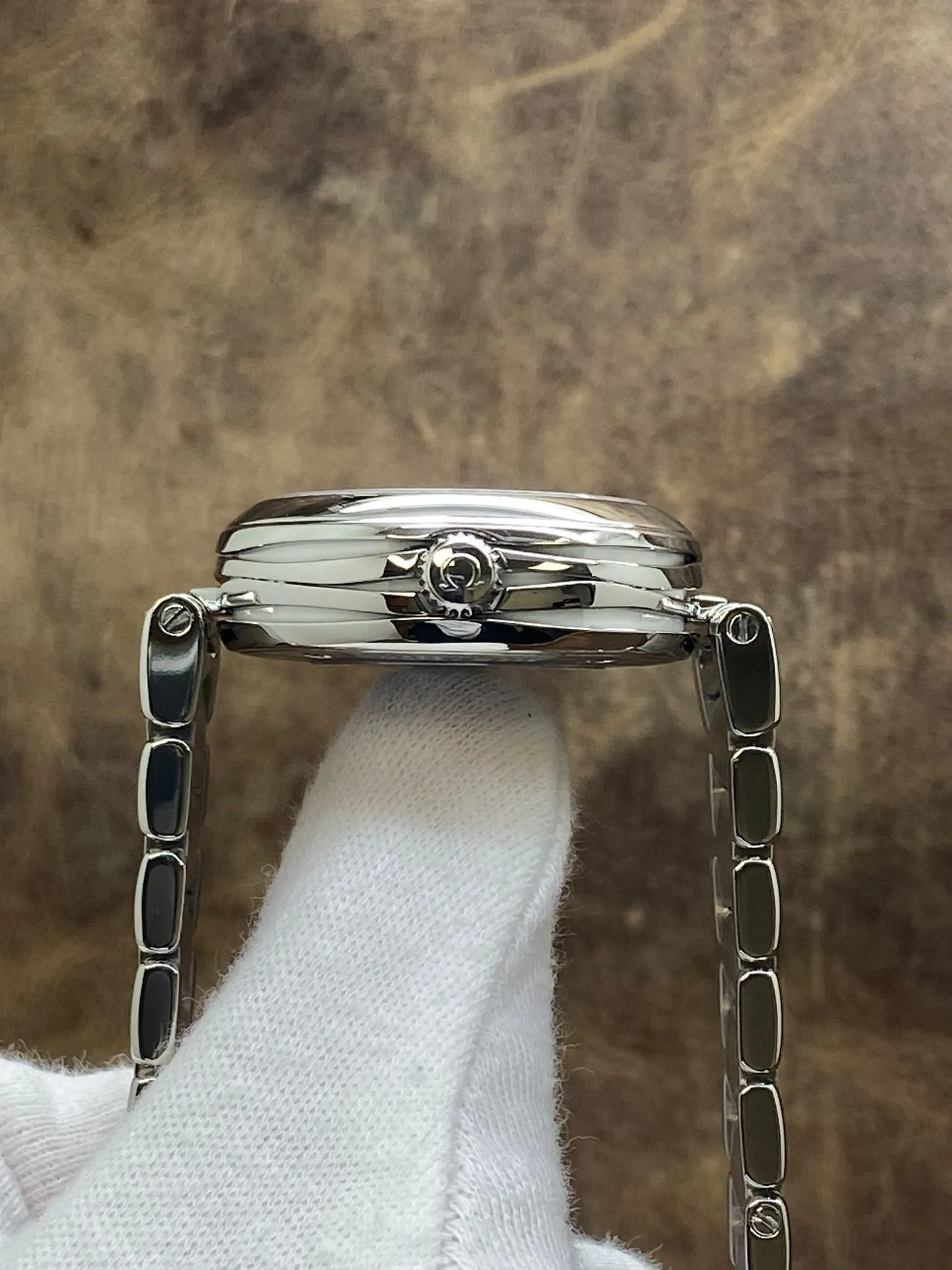 Omega Ladymatic 425.33.34.20.55.001  MOP Diamond Dial Automatic Women's Watch